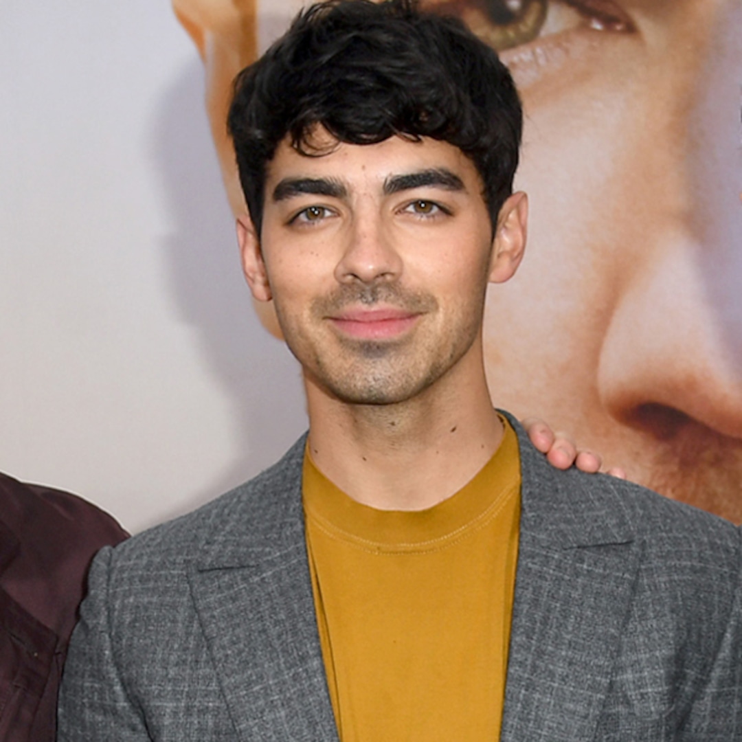 joe-jonas-looks-unrecognizable-after-debuting-hot-pink-hair-e-online